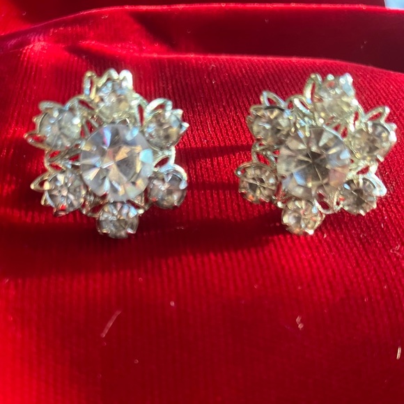 Vintage Rhinestone Screw Back Earrings - Picture 2 of 10